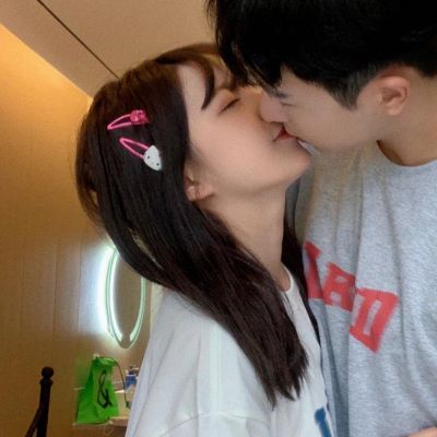 亲亲系情侣头像(图5)