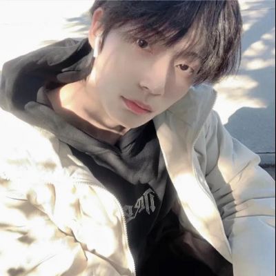 天将黑未黑时最浪漫 人不远不近时最自然(图1)