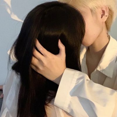 ins真人恩爱情头以后我的瓶盖都由他来拧(图2)