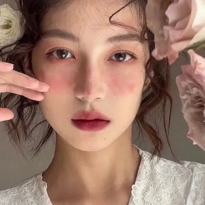 氛围感女生「“风起风落，吹过这个过野的青春”」(图2)