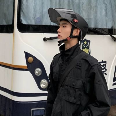 很帅，硬汉(图1)