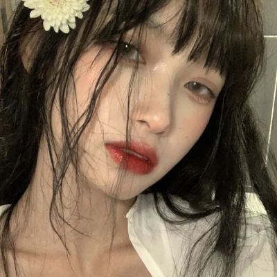 氛围感女生「“风起风落，吹过这个过野的青春”」(图1)