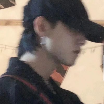 酥酥/男头“你现在在哪里，想着谁，爱着谁，在等谁。” 还有我很爱你(图4)