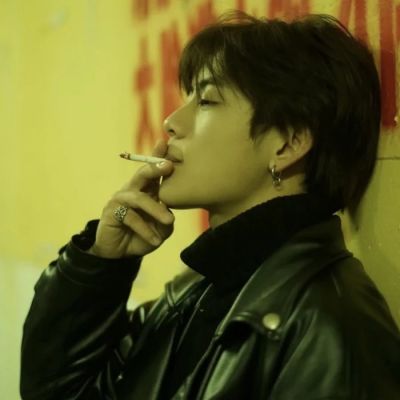 男生头像/成熟/意境/你不在的地方，才是流浪(图1)