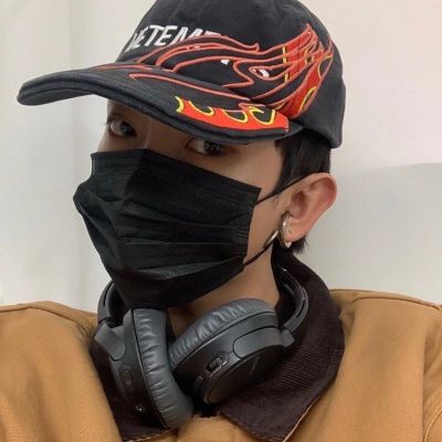 ins超酷成熟男生头像/拐个弯 与生活和解 得失都随意.(图1)