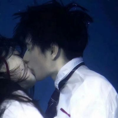 ins情侣头像一对两张/该释怀就释怀 没有人会一直原地踏步(图5)