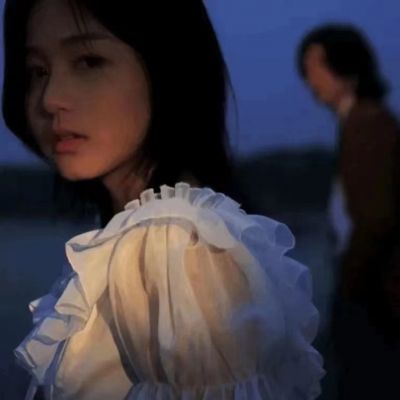 ins情侣头像一对两张/该释怀就释怀 没有人会一直原地踏步(图3)