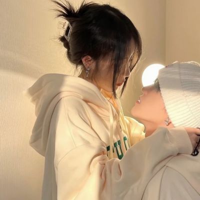 情侣头像意境ins一对两张恩爱(图1)