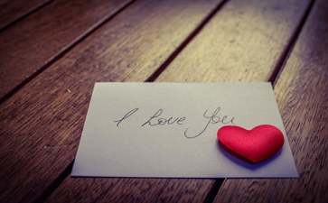 2021年简洁的受伤爱情句子锦集95句