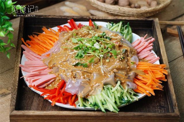 年夜饭做什么，按照这份菜单做，12道菜肴“荤素凉热”全配好了