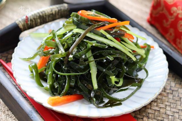 年夜饭做什么，按照这份菜单做，12道菜肴“荤素凉热”全配好了