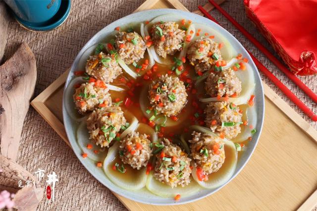 年夜饭做什么，按照这份菜单做，12道菜肴“荤素凉热”全配好了