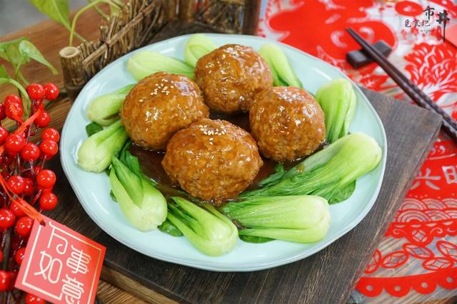 年夜饭做什么，按照这份菜单做，12道菜肴“荤素凉热”全配好了