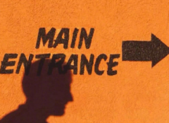 qq说说配图唯美迷幻：长大意味着把你的哭变成沉默模式