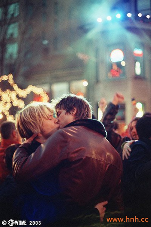 琴声转离灵魂 夜深人静花落满地