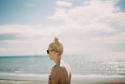 琴声转离灵魂 夜深人静花落满地