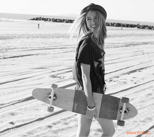 琴声转离灵魂 夜深人静花落满地