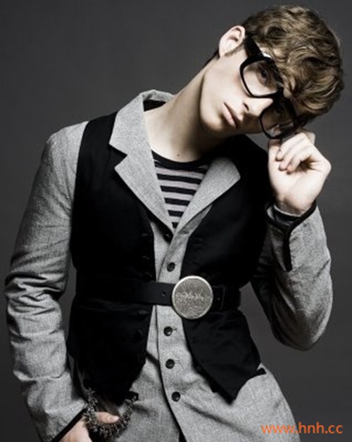 琴声转离灵魂 夜深人静花落满地