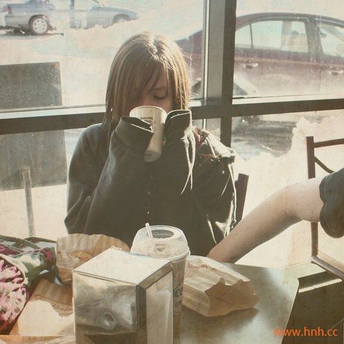 让我们一起前进 不要回头 假装我们从未爱过 让我们一起前进 不要回头 假装我们从未爱过