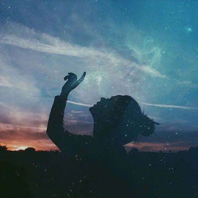 悲伤的说说心情,撕心裂肺,痛到骨子里!(图2) 图片