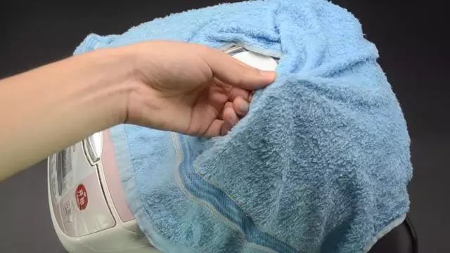 生活小常识:在电饭煲上盖一条毛巾,原来好处有这么多(图3) 生活小常识:在电饭煲上盖一条毛巾,原来好处有这么多(图3)