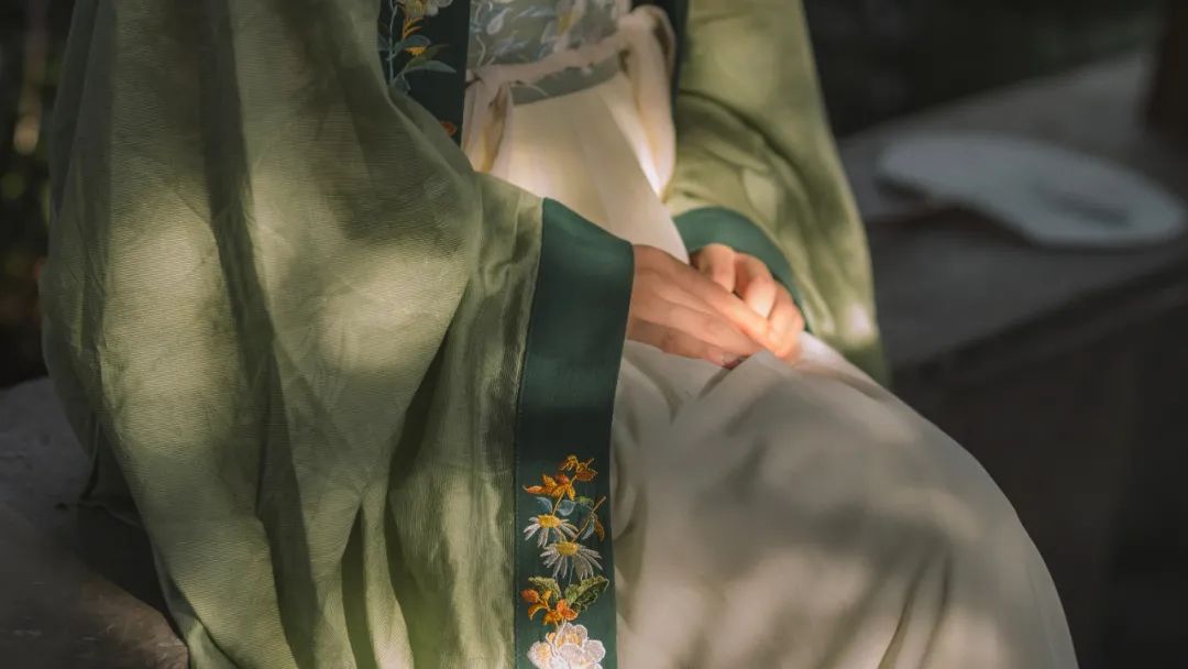 最适合发微信心情的诗句，挑一句发朋友圈吧