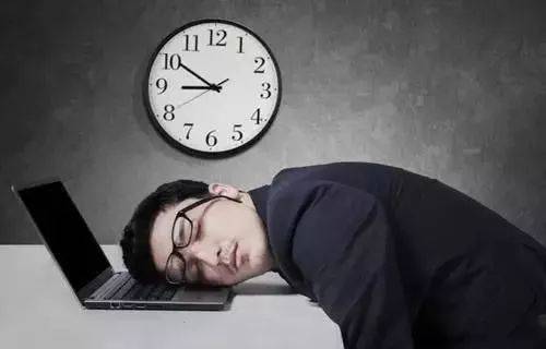 有人说：职场中不要太拼命，你累出病来，领导也不会感动，认可么