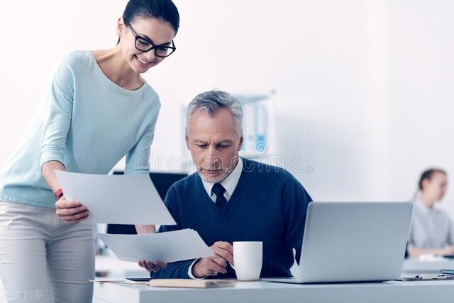 同事关系再好也别交心，转身背叛很无奈，职场如战场