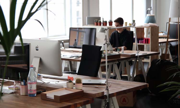 工作中经常受委屈，聪明人从不会硬坚持，难怪他们能赢的人生