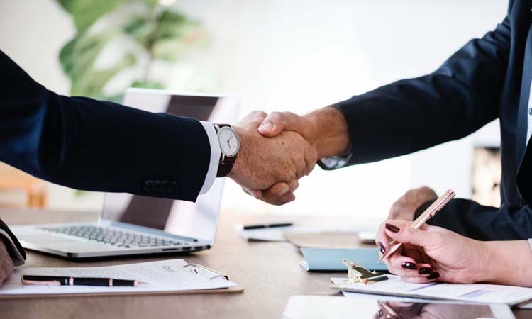 工作中经常受委屈，聪明人从不会硬坚持，难怪他们能赢的人生