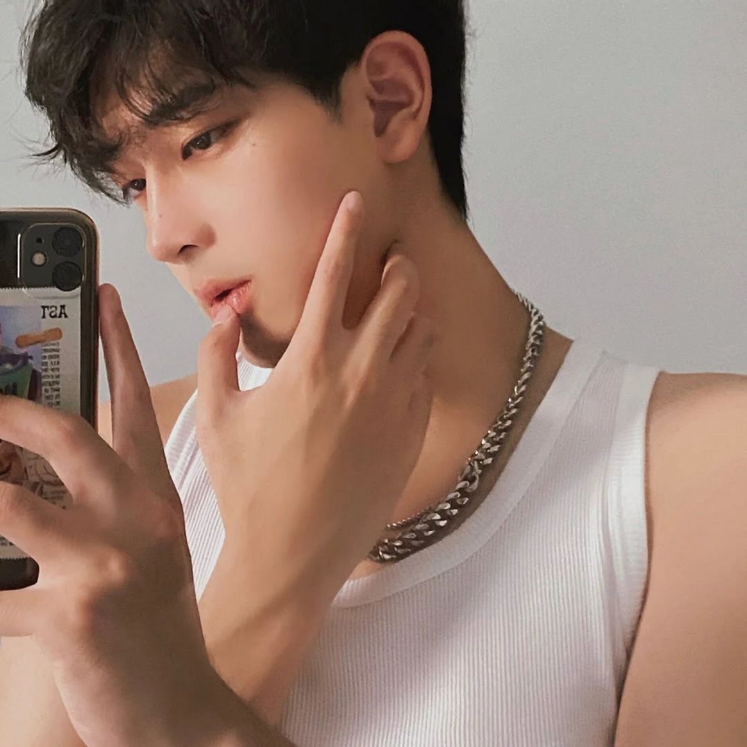 一组心动的头像