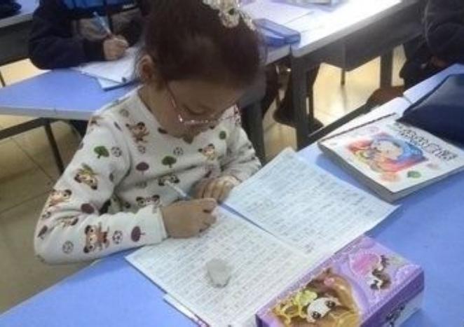 小学生作文《我的理想》走红，老师评语抢镜：下课来我办公室一趟