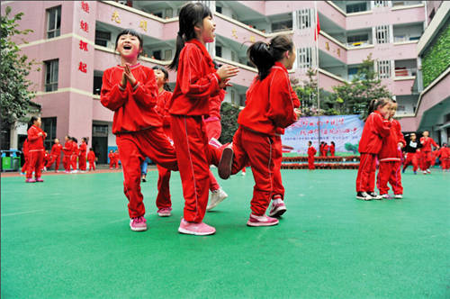 小学生作文《我的理想》走红，老师评语抢镜：下课来我办公室一趟