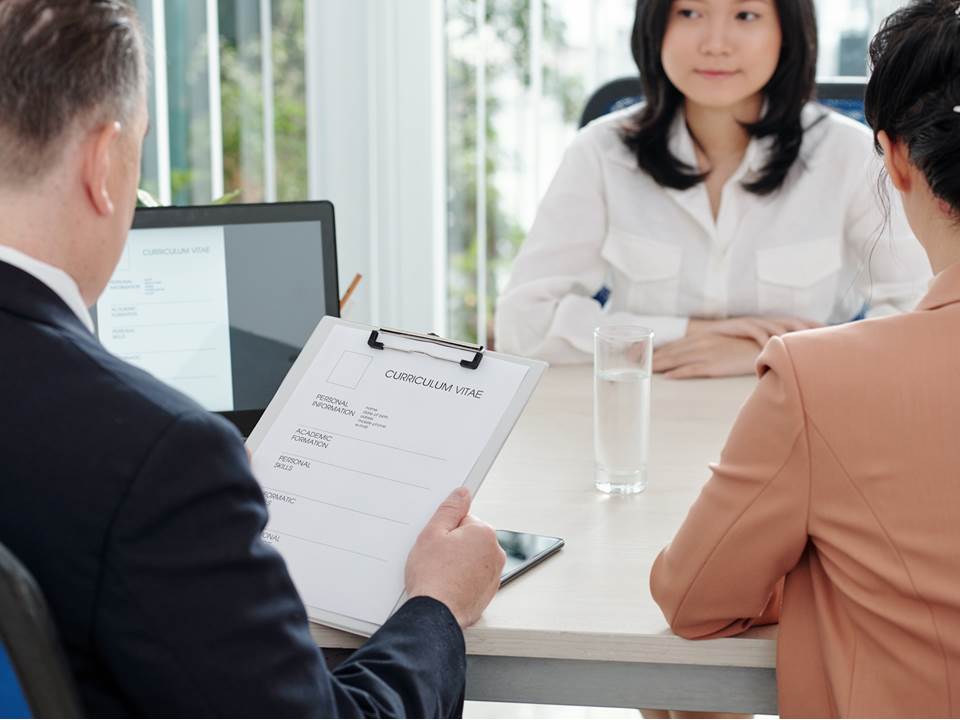 个人简历怎么写！ 避开10个常见错误，让你面试电话接不完