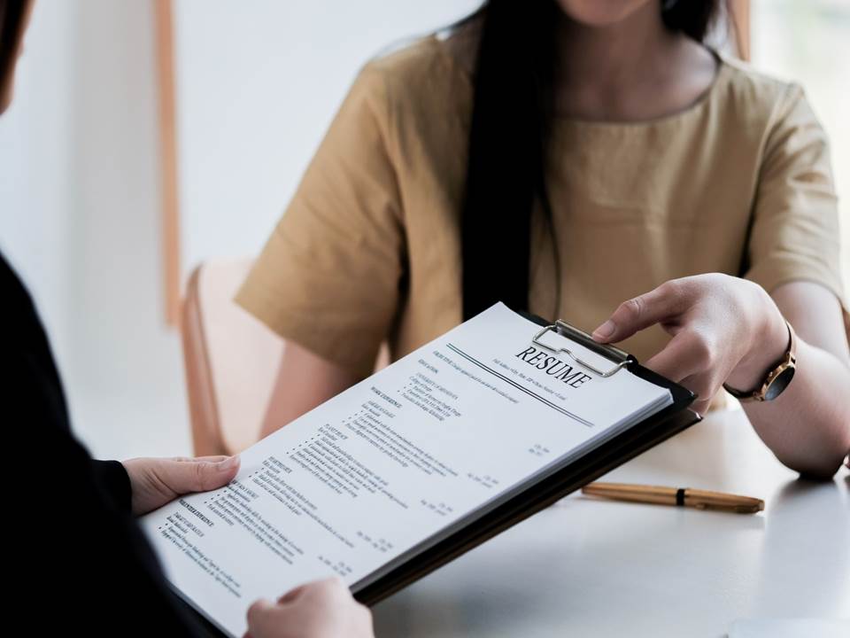 个人简历怎么写！ 避开10个常见错误，让你面试电话接不完